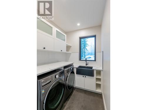 1350 Kai Road, Nelson, BC - Indoor Photo Showing Laundry Room