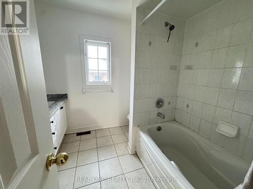 65 Boxwood Crescent, Markham, ON - Indoor Photo Showing Bathroom