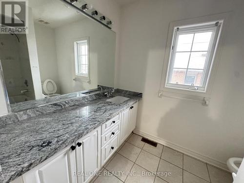 65 Boxwood Crescent, Markham, ON - Indoor Photo Showing Bathroom