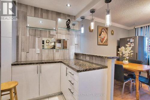 705 - 2542 Argyle Road, Mississauga, ON - Indoor Photo Showing Kitchen