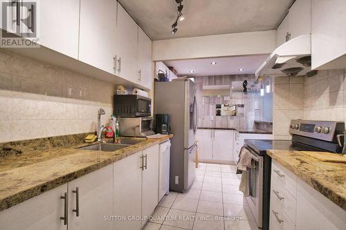 705 - 2542 Argyle Road, Mississauga, ON - Indoor Photo Showing Kitchen