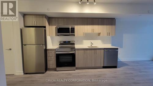 321 - 556 Marlee Avenue, Toronto, ON - Indoor Photo Showing Kitchen