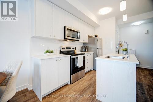 E3 - 20 Palace Street, Kitchener, ON - Indoor Photo Showing Kitchen