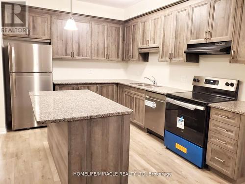 132 - 25 Isherwood Avenue, Cambridge, ON - Indoor Photo Showing Kitchen