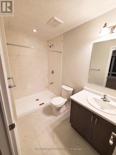 132 - 25 Isherwood Avenue, Cambridge, ON - Indoor Photo Showing Bathroom