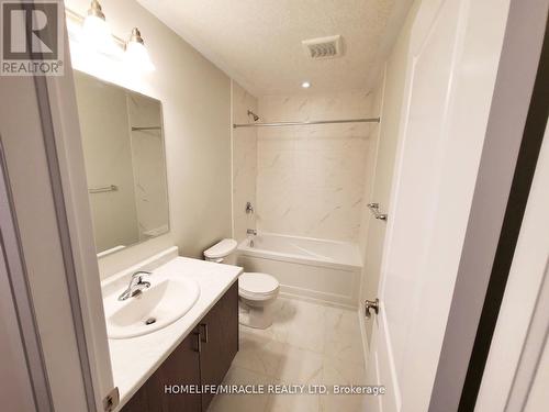 132 - 25 Isherwood Avenue, Cambridge, ON - Indoor Photo Showing Bathroom