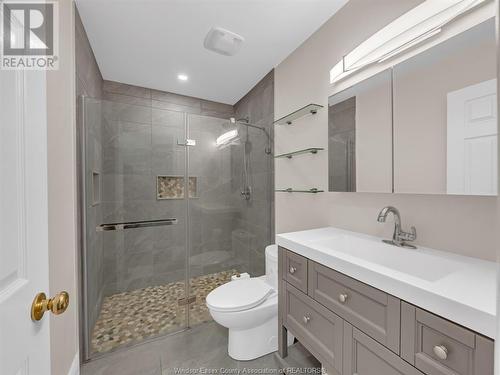 1126 Banwell Road Unit# Main, Windsor, ON - Indoor Photo Showing Bathroom