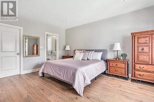 126 West Ridge Drive, Blue Mountains, ON - Indoor Photo Showing Bedroom