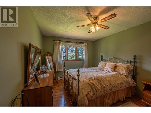 1309 Selkirk Drive, Golden, BC - Indoor Photo Showing Bedroom