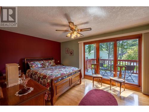 1309 Selkirk Drive, Golden, BC - Indoor Photo Showing Bedroom