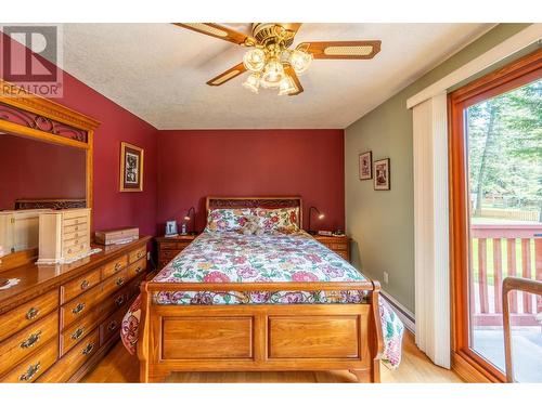 1309 Selkirk Drive, Golden, BC - Indoor Photo Showing Bedroom