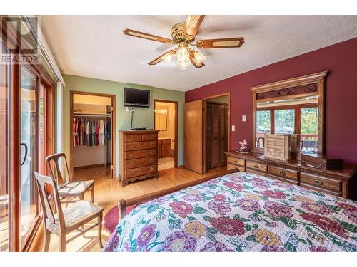 1309 Selkirk Drive, Golden, BC - Indoor Photo Showing Bedroom