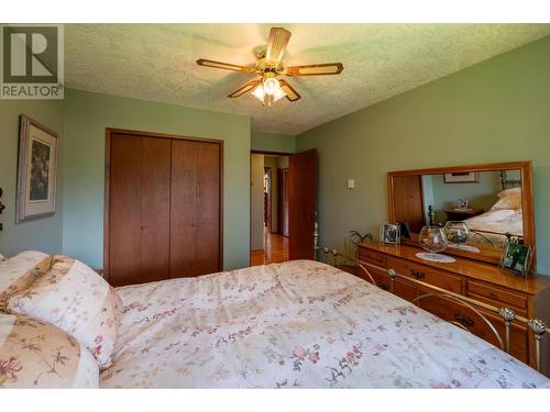 1309 Selkirk Drive, Golden, BC - Indoor Photo Showing Bedroom