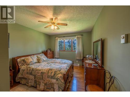 1309 Selkirk Drive, Golden, BC - Indoor Photo Showing Bedroom