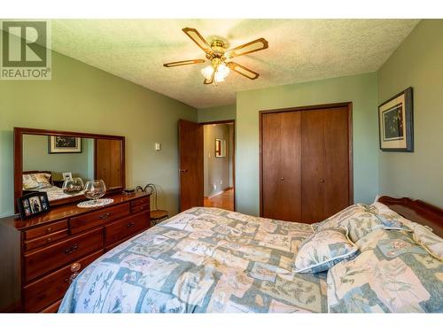 1309 Selkirk Drive, Golden, BC - Indoor Photo Showing Bedroom