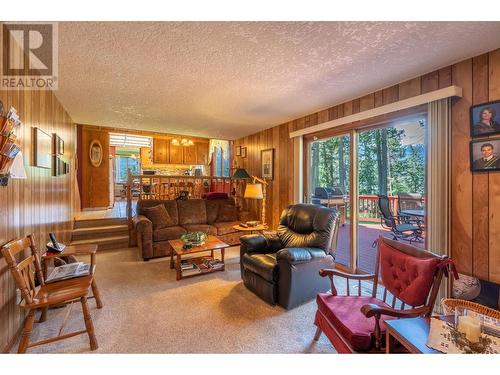 1309 Selkirk Drive, Golden, BC - Indoor Photo Showing Living Room