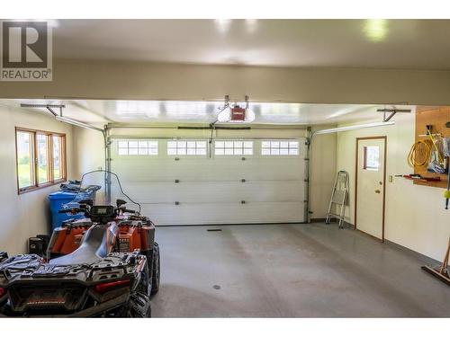 1309 Selkirk Drive, Golden, BC - Indoor Photo Showing Garage