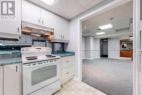 71 Woodgreen Drive, Vaughan, ON - Indoor Photo Showing Kitchen