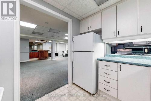 71 Woodgreen Drive, Vaughan, ON - Indoor Photo Showing Kitchen