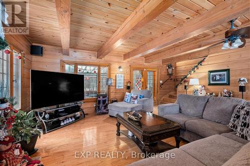 7925 Resolute Way, Ottawa, ON - Indoor Photo Showing Living Room