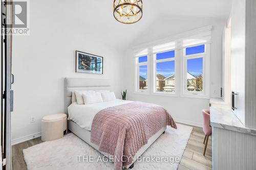 2132 Chatsworth Avenue, Oakville, ON - Indoor Photo Showing Bedroom