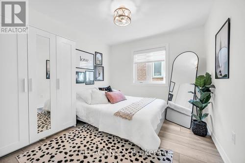 2132 Chatsworth Avenue, Oakville, ON - Indoor Photo Showing Bedroom