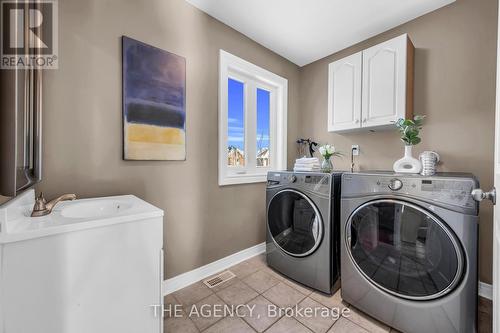 2132 Chatsworth Avenue, Oakville, ON - Indoor Photo Showing Laundry Room