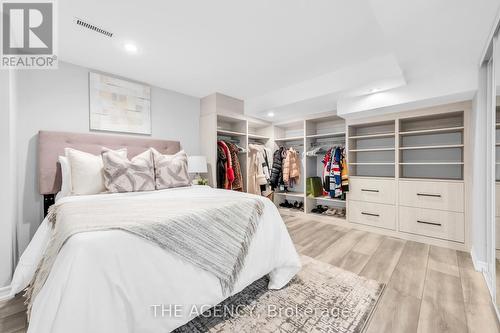 2132 Chatsworth Avenue, Oakville, ON - Indoor Photo Showing Bedroom