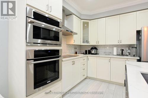 Upper - 12 El Camino Way, Brampton, ON - Indoor Photo Showing Kitchen