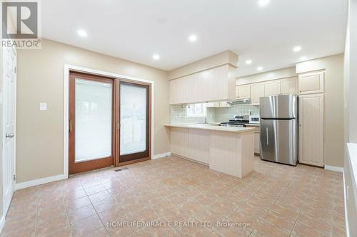 55 Morning Dew Drive, Brantford, ON - Indoor Photo Showing Kitchen