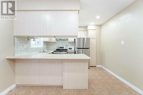 55 Morning Dew Drive, Brantford, ON - Indoor Photo Showing Kitchen