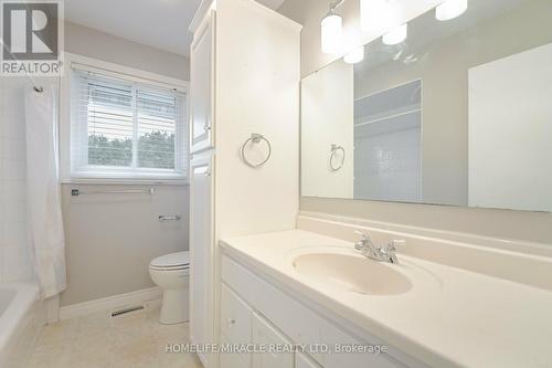 55 Morning Dew Drive, Brantford, ON - Indoor Photo Showing Bathroom