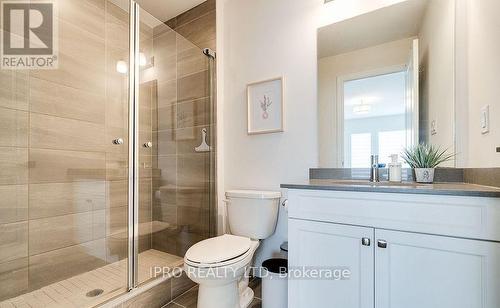 32 Greenwich Avenue, Hamilton, ON - Indoor Photo Showing Bathroom