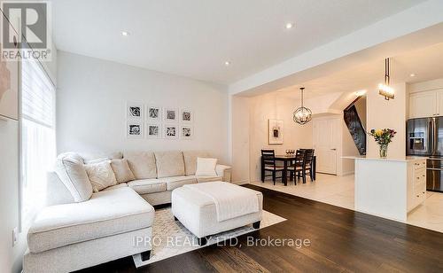 32 Greenwich Avenue, Hamilton, ON - Indoor Photo Showing Living Room