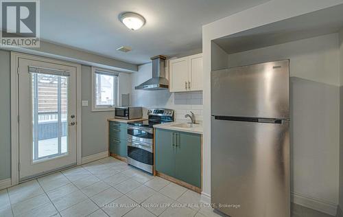 1433 Gord Vinson Avenue, Clarington (Courtice), ON - Indoor Photo Showing Kitchen