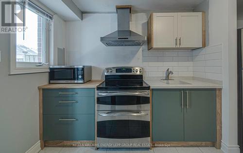 1433 Gord Vinson Avenue, Clarington (Courtice), ON - Indoor Photo Showing Kitchen