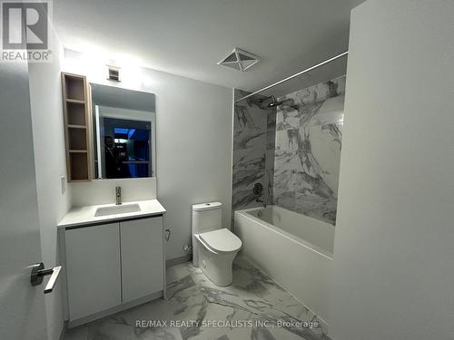 1005 - 1100 Sheppard Avenue W, Toronto, ON - Indoor Photo Showing Bathroom