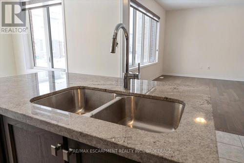 13 Steven Drive, Thorold (562 - Hurricane/Merrittville), ON - Indoor Photo Showing Kitchen With Double Sink