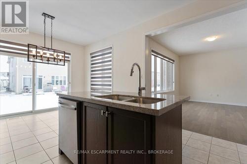 13 Steven Drive, Thorold (562 - Hurricane/Merrittville), ON - Indoor Photo Showing Kitchen With Double Sink