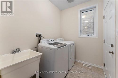 13 Steven Drive, Thorold (562 - Hurricane/Merrittville), ON - Indoor Photo Showing Laundry Room