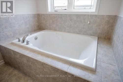 13 Steven Drive, Thorold (562 - Hurricane/Merrittville), ON - Indoor Photo Showing Bathroom