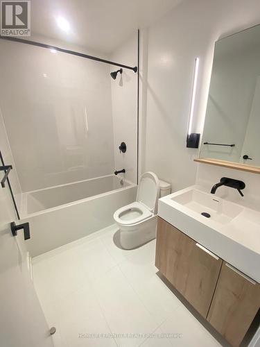 1505 - 117 Broadway Avenue, Toronto, ON - Indoor Photo Showing Bathroom