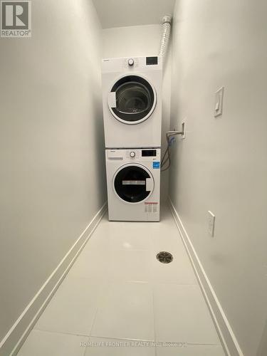 1505 - 117 Broadway Avenue, Toronto, ON - Indoor Photo Showing Laundry Room