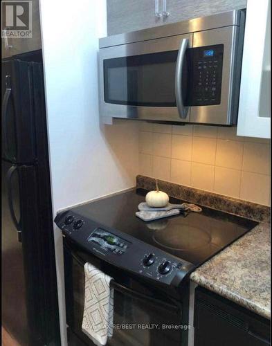 211 - 600 Fleet Street, Toronto, ON - Indoor Photo Showing Kitchen