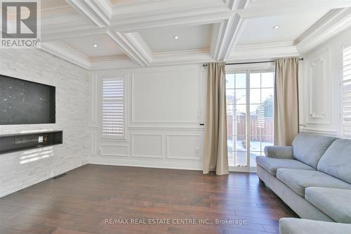 5915 Whitehorn Avenue, Mississauga, ON - Indoor Photo Showing Living Room