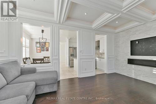 5915 Whitehorn Avenue, Mississauga, ON - Indoor Photo Showing Living Room