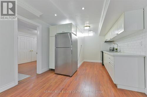 5915 Whitehorn Avenue, Mississauga, ON - Indoor Photo Showing Kitchen