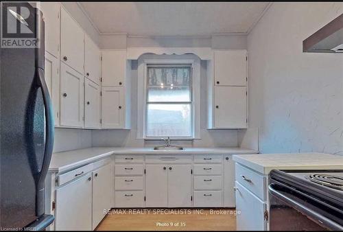 225 Dundas Street, Woodstock, ON - Indoor Photo Showing Kitchen