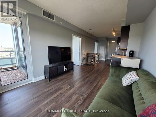 1503 - 18 Graydon Hall Drive, Toronto, ON - Indoor Photo Showing Living Room