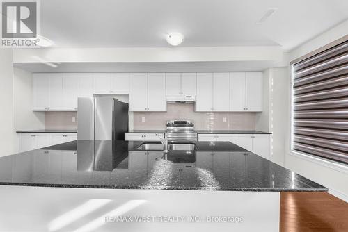 71 Holyrood Crescent, Vaughan, ON - Indoor Photo Showing Kitchen With Stainless Steel Kitchen